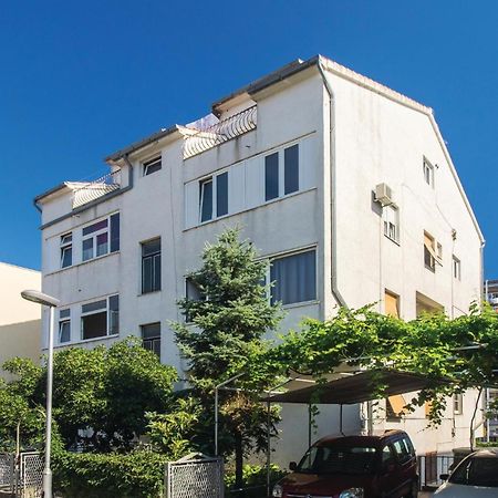 Amazing Apartment In Split With Kitchen Екстериор снимка