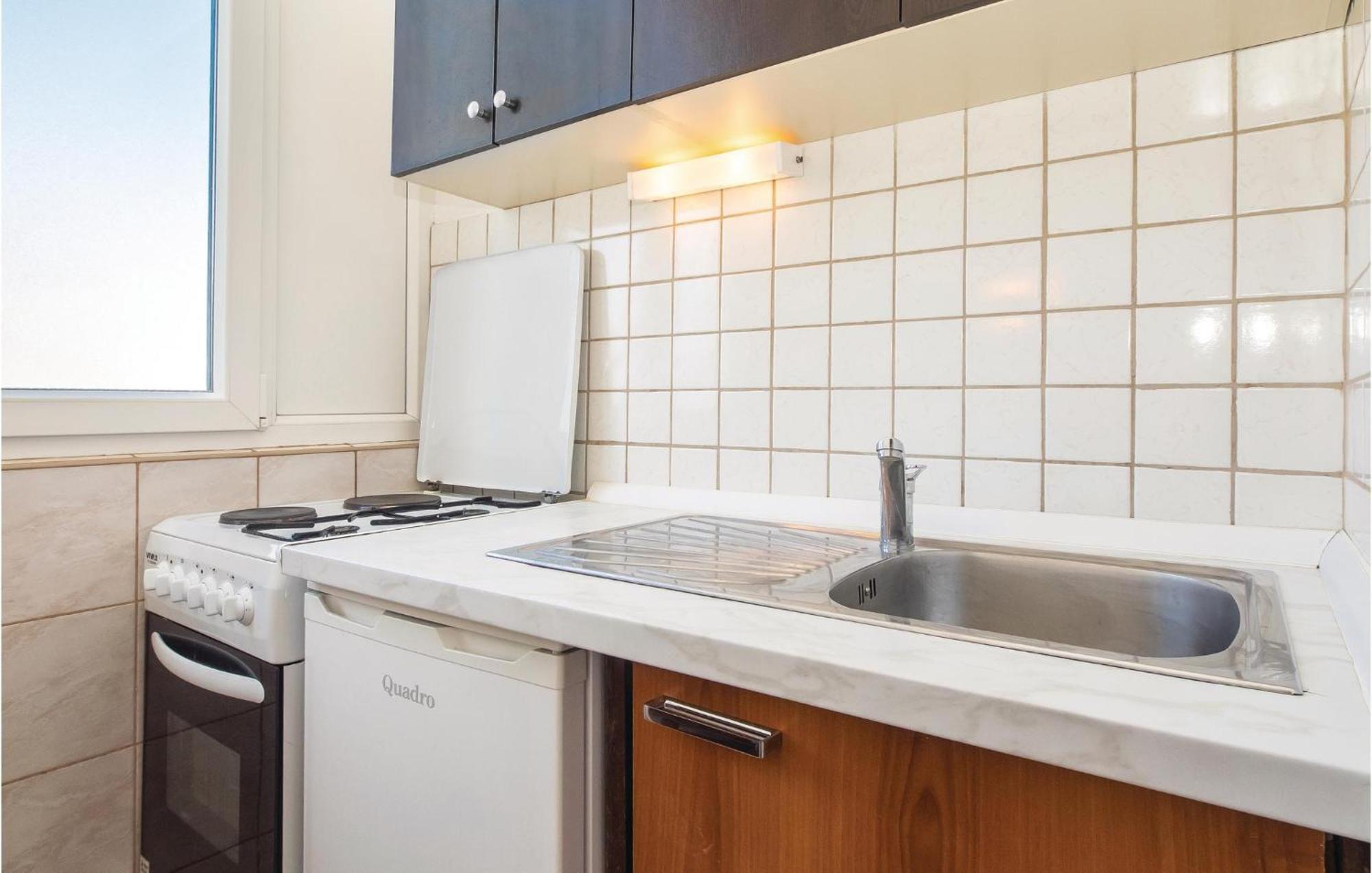 Amazing Apartment In Split With Kitchen Екстериор снимка